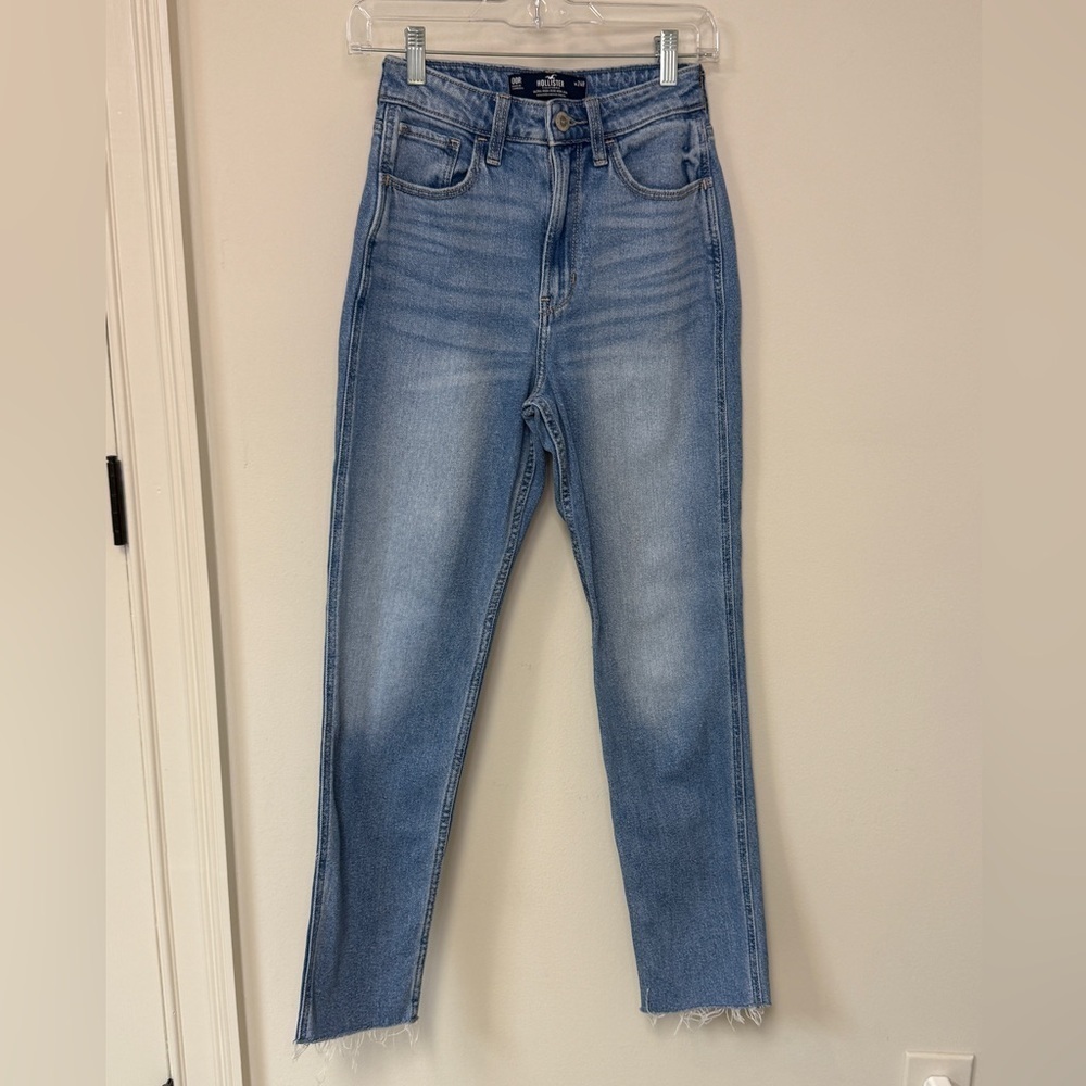 Hollister: Women's Ultra High-Rise Mom Blue Denim Jeans, Size 00 R - W24